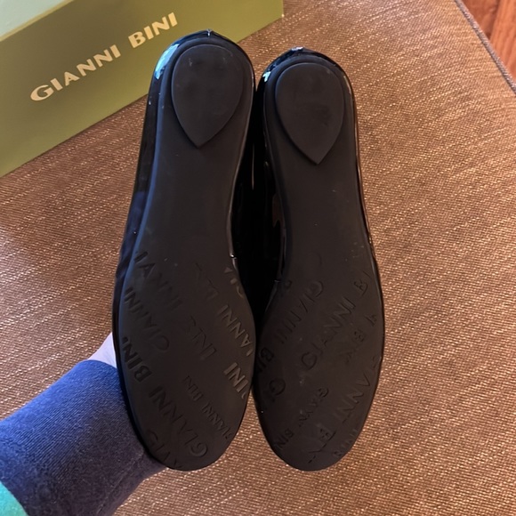 Gianni Bini Flat Shoes - Picture 3 of 4